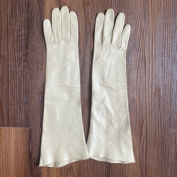 Neiman Marcus Accessories Vintage Ladies White Ivory Kid Goat